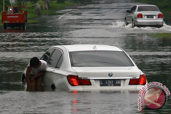 BPLS kerahkan 12 pompa atasi banjir Porong