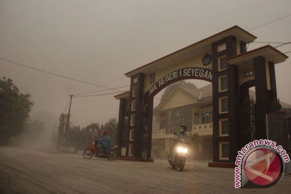 Abu Kelud sampai ke Kulon Progo Abu Kelud sampai ke Kulon Progo