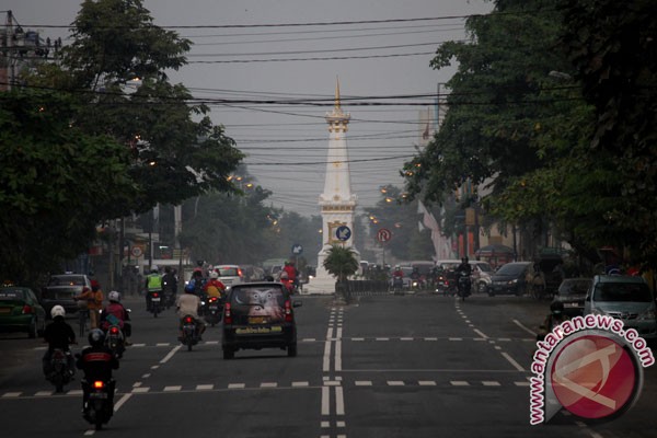 Warga Yogyakarta kumpul di Tugu saksikan gerhana