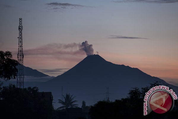 Two volcanoes` status in Java increased Two volcanoes` status in Java increased