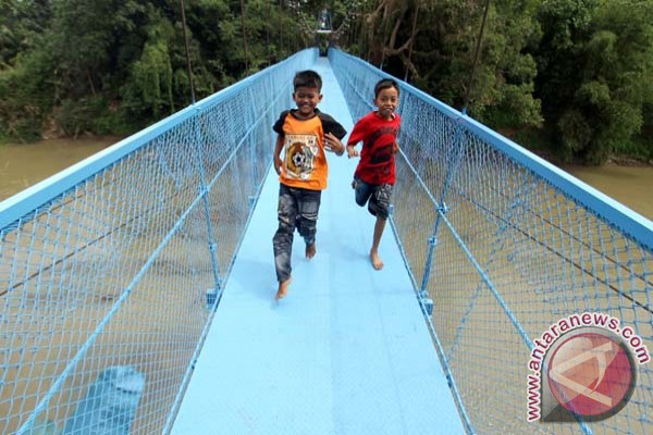 Jembatan gantung roboh di Lebak siswa libur