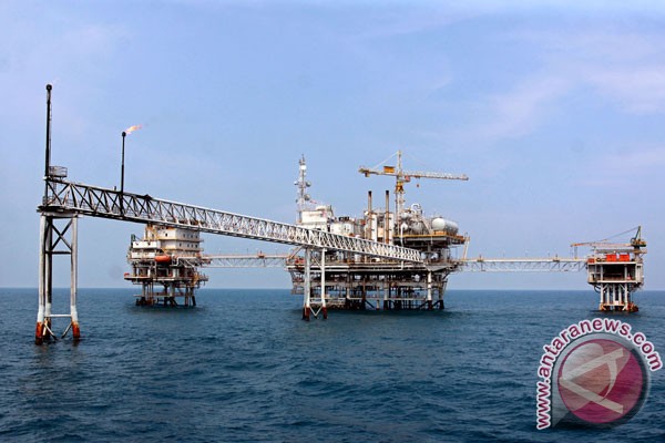 Harga minyak mentah turun