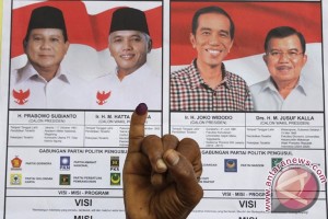 Nelayan tunda melaut karena jadi anggota KPPS Nelayan tunda melaut karena jadi anggota KPPS