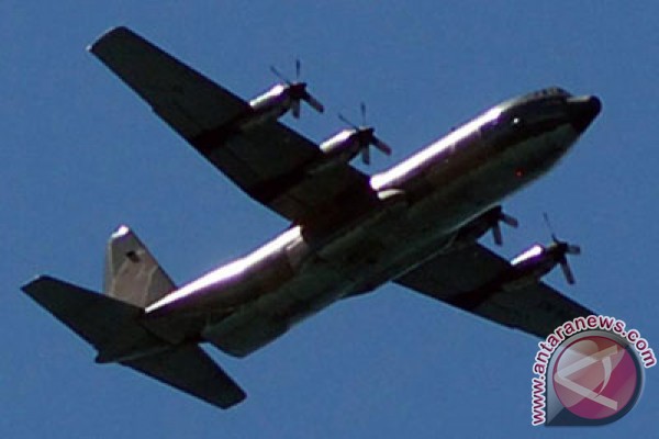 Pesawat C-130 Hercules TNI AU sebar garam di Kalimantan Tengah