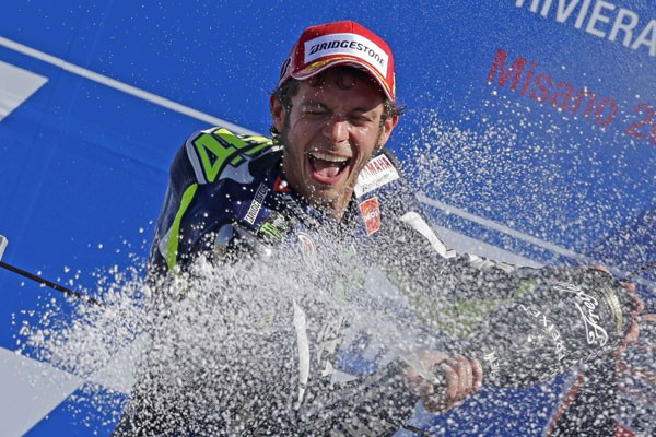 Marquez terjatuh, Rossi juarai MotoGP Argentina