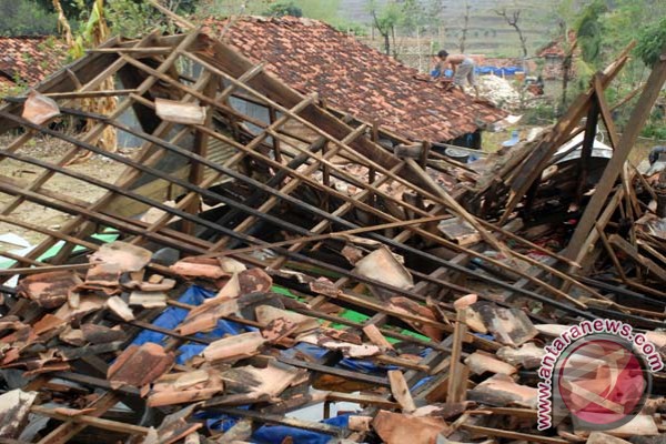 Puting beliung rusak 45 rumah di Kepahiang
