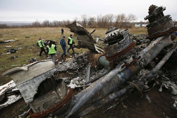 Penuntut: serpihan di lokasi pesawat MH17 mungkin dari rudal buatan Rusia