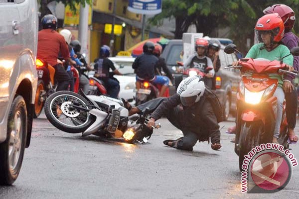 Hasil gambar untuk kecelakaan sepeda motor