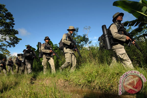 Santoso terus diburu, Polisi temukan M16