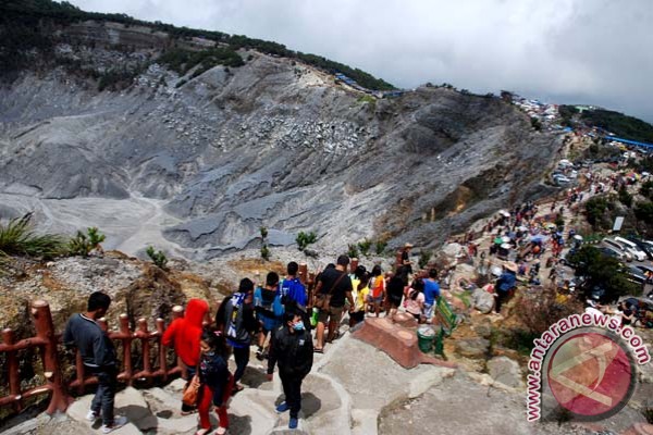 Kawasan wisata seputaran Bandung diserbu wisatawan Kawasan wisata seputaran Bandung diserbu wisatawan