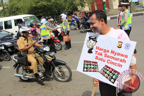 sajadah untuk pengendara foto antara news sajadah untuk pengendara foto antara news