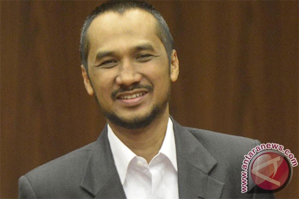 Tim pengacara keluhkan penambahan pasal Abraham Samad Tim pengacara keluhkan penambahan pasal Abraham Samad