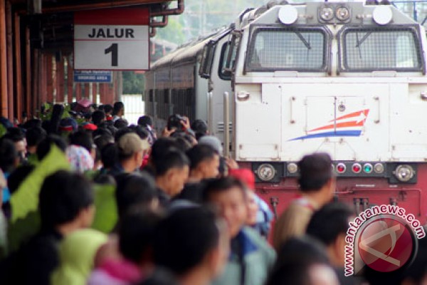 Kereta Joglokerto mulai beroperasi besok Kereta Joglokerto mulai beroperasi besok