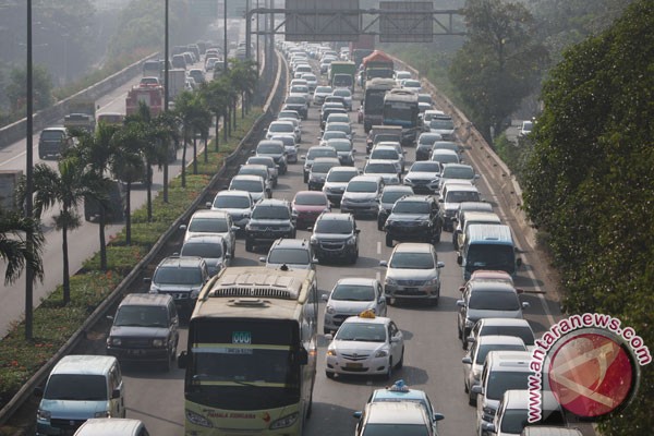 Tarif 15 jalan tol naik 9-15 persen mulai 1 November Tarif 15 jalan tol naik 9-15 persen mulai 1 November