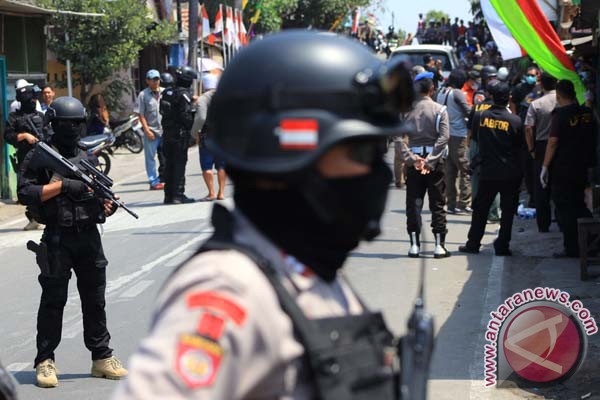 Densus 88 tangkap terduga teroris di Sleman Densus 88 tangkap terduga teroris di Sleman