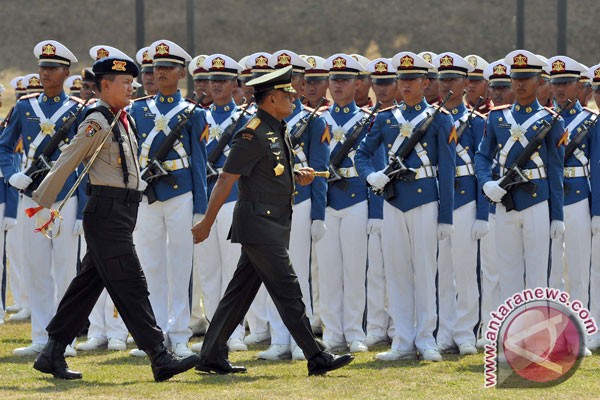 Panglima TNI wisuda 758 prajurit-bhayangkara taruna di Akademi Militer
