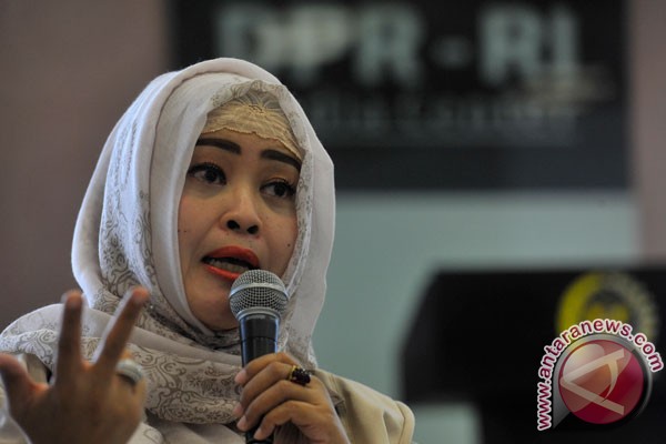 Fahira Idris ingin Sulistyo dimakamkan di TMP Fahira Idris ingin Sulistyo dimakamkan di TMP