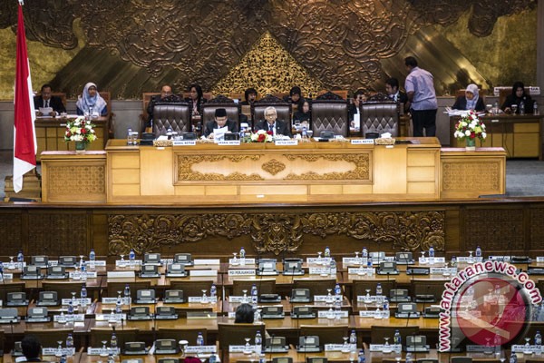 Rapim DPR dijadwalkan ulang hari Senin