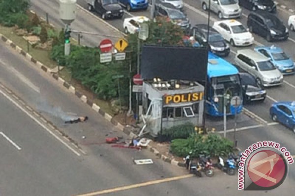 Tiga orang diduga tewas di lokasi ledakan Gedung Sarinah