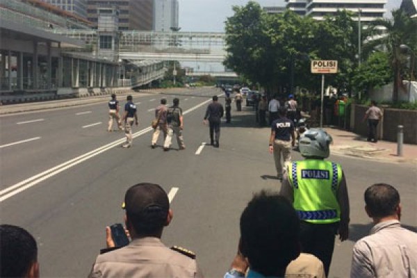 BOM JAKARTA - Jokowi ajak masyarakat tidak takut