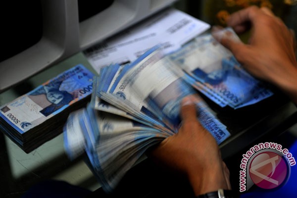 Rupiah melemah menjadi Rp13.111 per dolar AS Rupiah melemah menjadi Rp13.111 per dolar AS