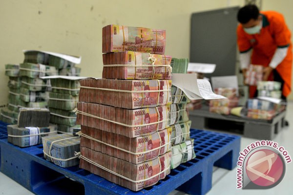 Rupiah menguat menjadi Rp13.001 per dolar AS
