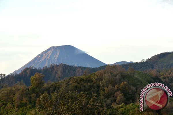 Dua pendaki Cirebon hilang di Gunung Semeru Dua pendaki Cirebon hilang di Gunung Semeru