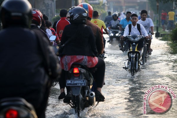 BENCANA BANJIR - Pusat perekonomian Pangkalpinang lumpuh total