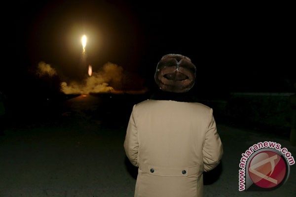 Korea Utara uji mesin roket baru