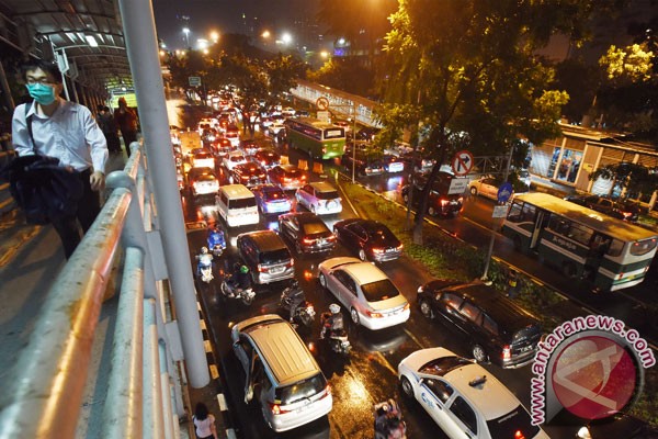 YLKI dukung penghapusan jalur lambat Sudirman-Thamrin YLKI dukung penghapusan jalur lambat Sudirman-Thamrin