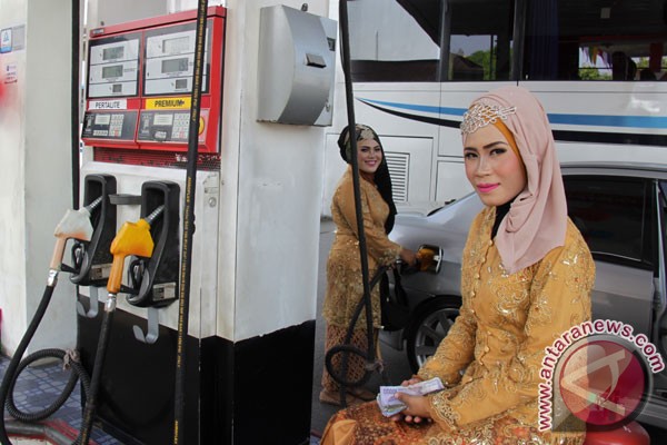 Polwan pun berkebaya demi Hari Kartini