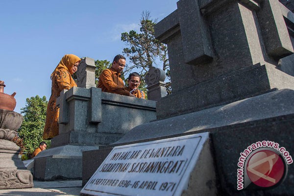 Mendikbud ziarahi makam Ki Hadjar Dewantara