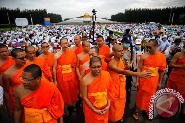 Polisi Thailand bersiap gerebek kuil Buddha terkait skandal