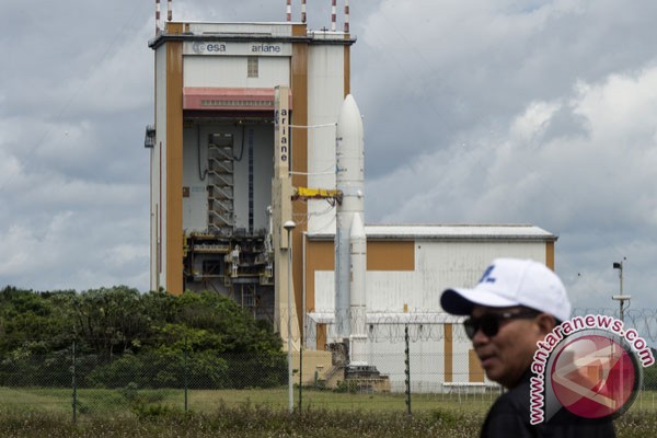 BRIsat naikkan pendapatan komisi BRI 10 persen