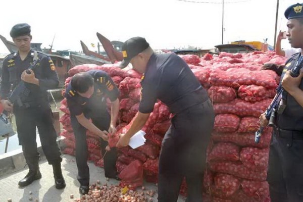 Bea Cukai kembali gagalkan upaya penyelundupan impor 55 ton bawang ilegal