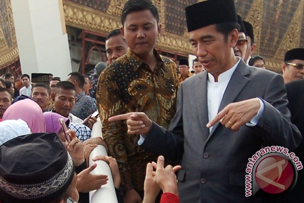 Presiden Jokowi sempatkan 