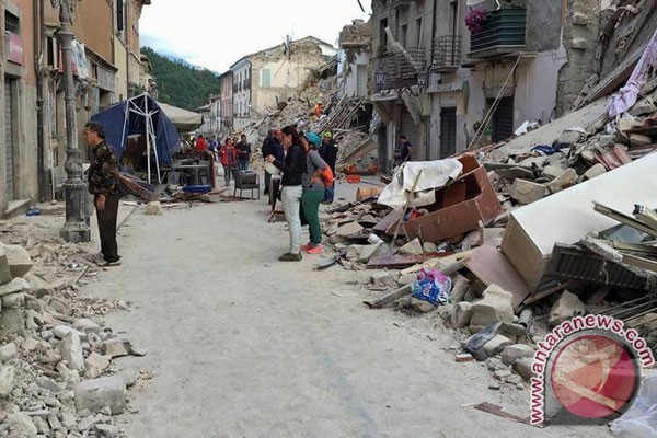 Italia terguncang oleh dahsyatnya gempa di bagian tengah negeri ini 