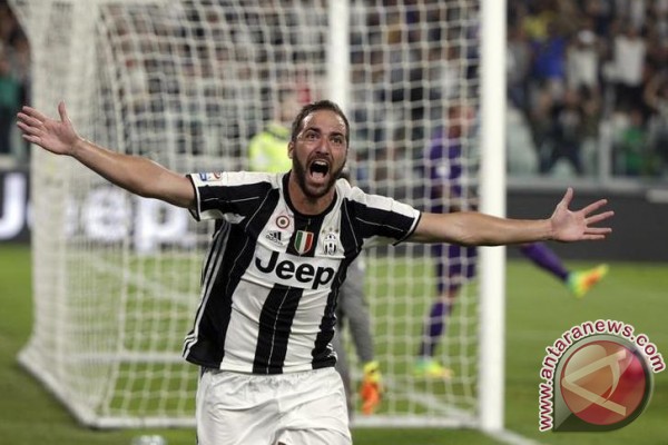 Tensi meninggi menjelang kedatangan Higuain ke Napoli Tensi meninggi menjelang kedatangan Higuain ke Napoli