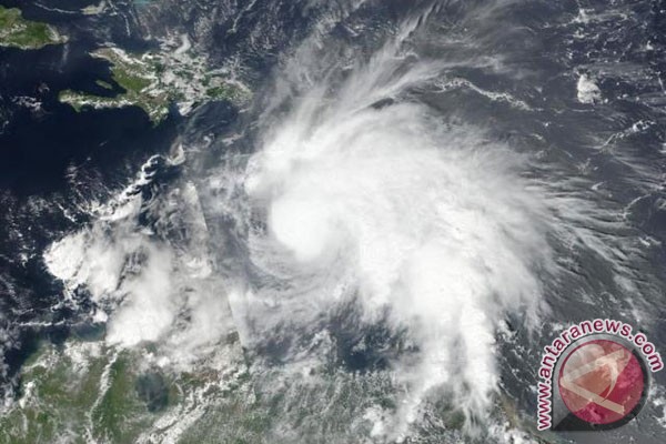 Kemlu tangani tiga WNI korban badai Atlantik