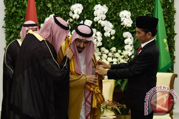 Raja Salman terima tanda kehormatan Bintang Adipurna