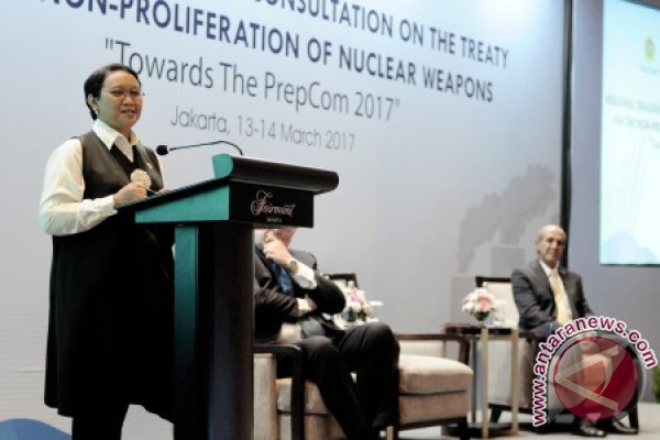 Indonesia promotes global treaty to ban nuclear weapons Indonesia promotes global treaty to ban nuclear weapons
