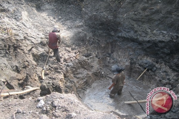 EARTH WIRE -- Indonesian NGOs laud Presidential order to stop mercury use in mining EARTH WIRE -- Indonesian NGOs laud Presidential order to stop mercury use in mining