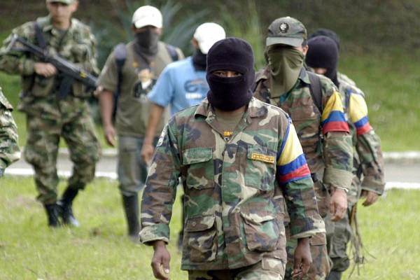 Pemberontak Kolombia serahkan ribuan senjata