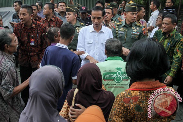 Presiden Jokowi kembali bagikan paket Lebaran di Solo