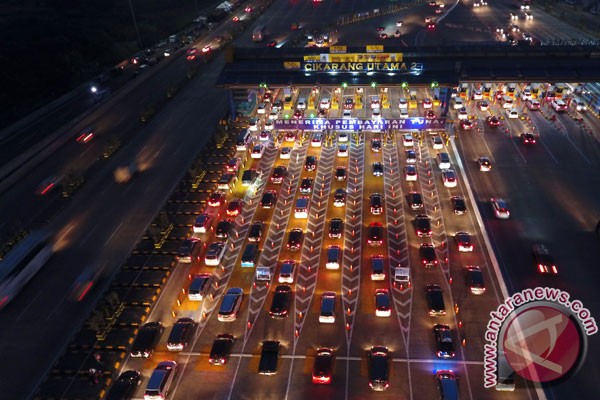 Jalan Tol Jakarta Cikampek Macet Ramadhan ANTARA News