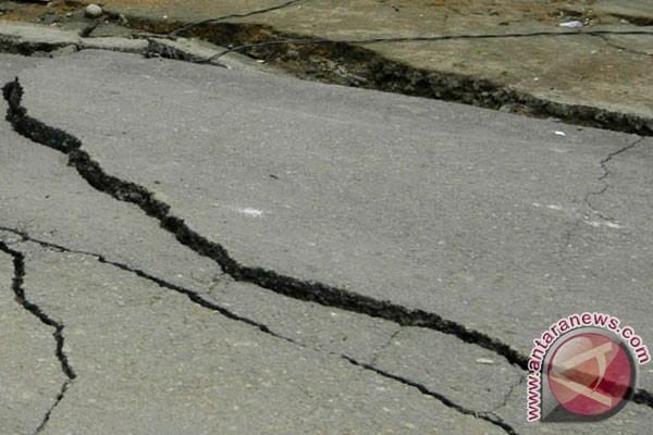 Gempa 5,7 SR timbulkan kepanikan dan kerusakan di Kota Ambon