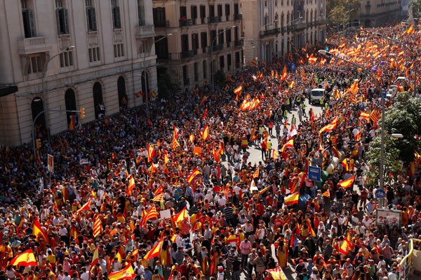 Friksi kian hebat, Spanyol dalam bahaya