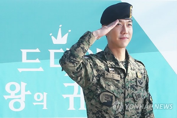 Lee Seung-gi rampungkan wajib militer Lee Seung-gi rampungkan wajib militer