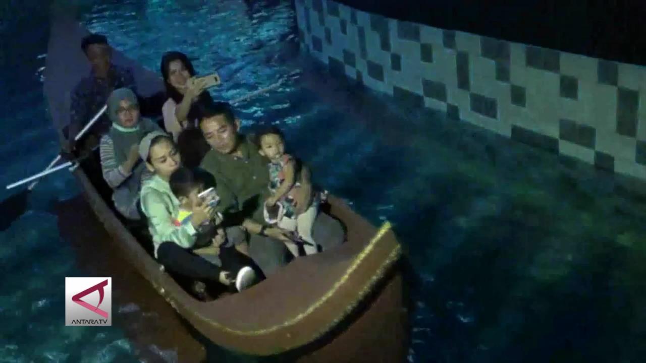 Berperahu Saat Malam Hari di Malang Saat Libur Lebaran
