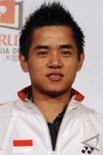 Jakarta (ANTARA News) - Pebulu tangkis tunggal putra peringkat tujuh dunia Simon Santoso dipastikan tidak ambil bagian dalam turnamen Indonesia Terbuka ... - 20100609113925-simon-santoso